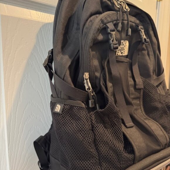 North Face Sweeper Backpack - MINT CONDITION - Picture 6 of 8